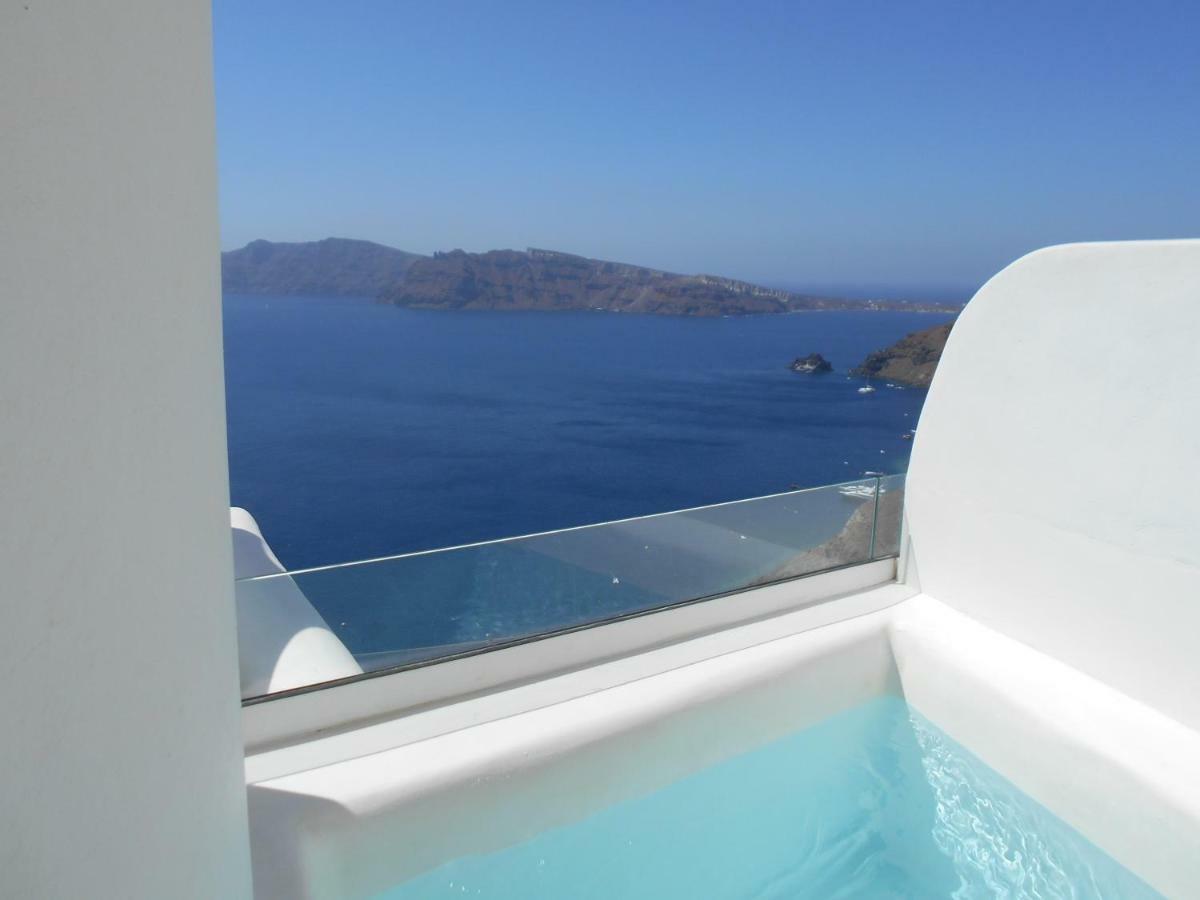 Double Room with Hot Tub and Caldera View